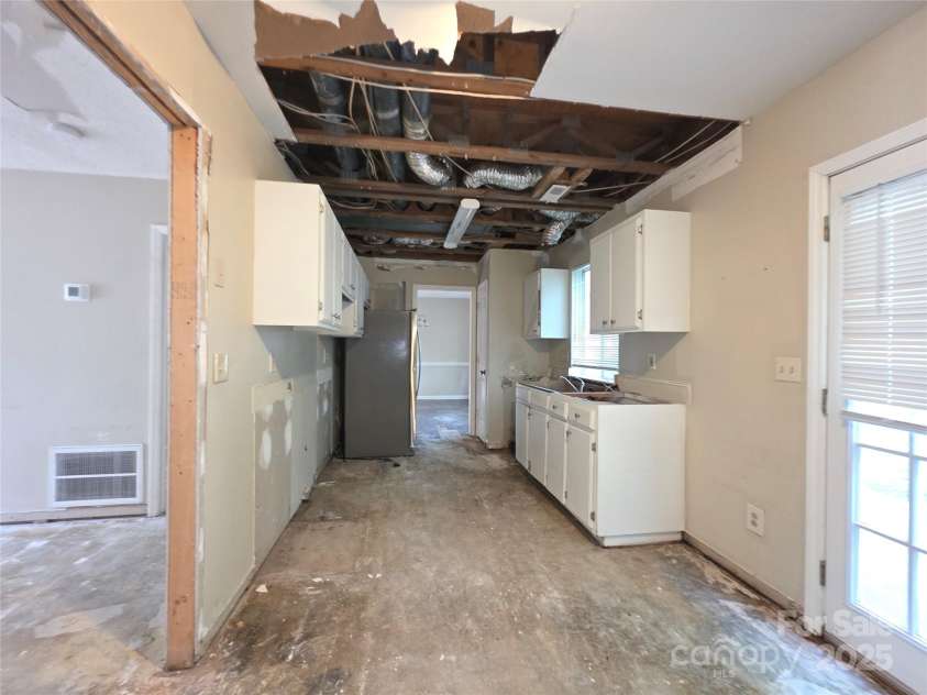 2105 Killarney Place, Charlotte, NC 28262.  MLS# CAR4257878, YatesRealty ID 13852. 