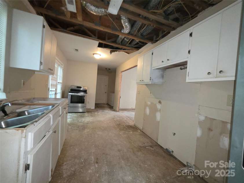 2105 Killarney Place, Charlotte, NC 28262.  MLS# CAR4257878, YatesRealty ID 13852. 