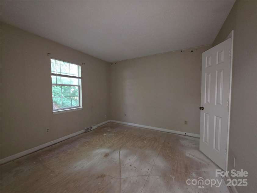 2105 Killarney Place, Charlotte, NC 28262.  MLS# CAR4257878, YatesRealty ID 13852. 