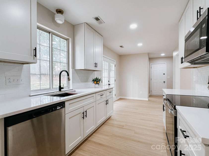 2105 Killarney Place, Charlotte, NC 28262.  MLS# CAR4313325, YatesRealty ID 13852. 