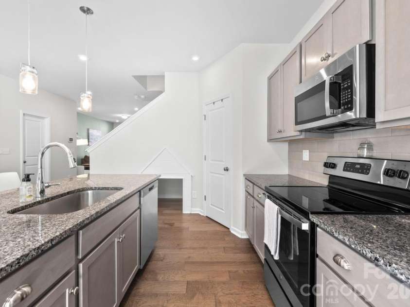 9158 Widden Way, Charlotte, NC 28269.  MLS# CAR4372264, YatesRealty ID 13858. 