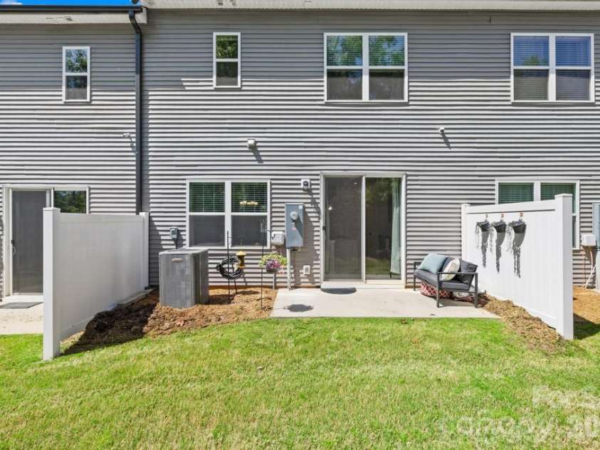 9158 Widden Way, Charlotte, NC 28269.  MLS# CAR4372264, YatesRealty ID 13858. 