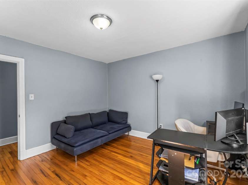 1068 14th Avenue, Hickory, NC 28601.  MLS# CAR4246033, YatesRealty ID 13859. 