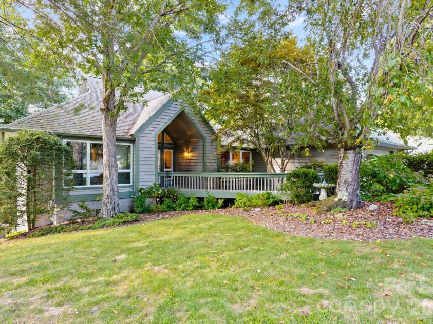128 Forest View Drive, Flat Rock, NC 28731.  MLS# CAR4372565, YatesRealty ID 13861. 