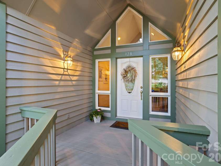 128 Forest View Drive, Flat Rock, NC 28731.  MLS# CAR4372565, YatesRealty ID 13861. 