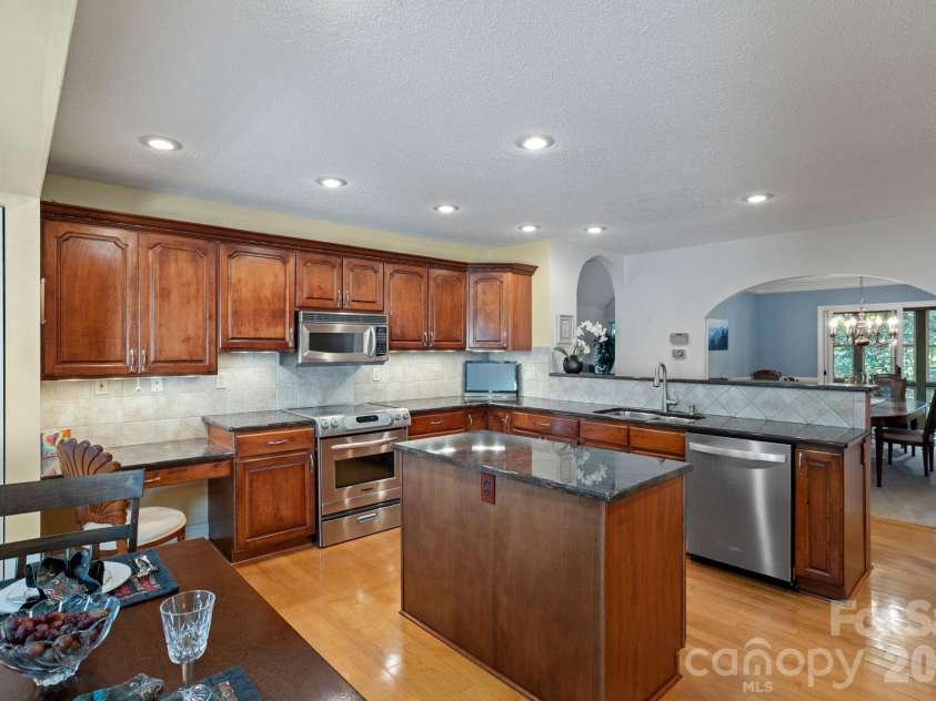 128 Forest View Drive, Flat Rock, NC 28731.  MLS# CAR4372565, YatesRealty ID 13861. 