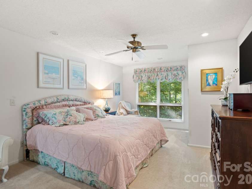 128 Forest View Drive, Flat Rock, NC 28731.  MLS# CAR4372565, YatesRealty ID 13861. 