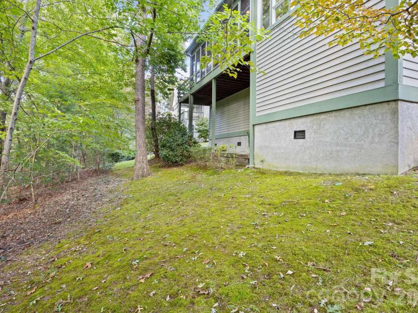 128 Forest View Drive, Flat Rock, NC 28731.  MLS# CAR4372565, YatesRealty ID 13861. 
