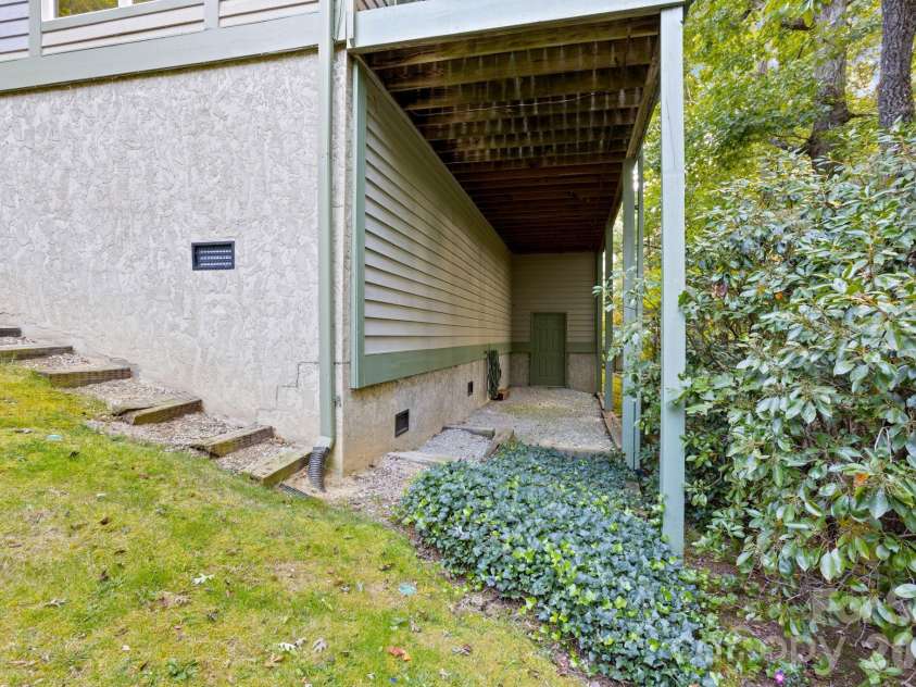 128 Forest View Drive, Flat Rock, NC 28731.  MLS# CAR4372565, YatesRealty ID 13861. 