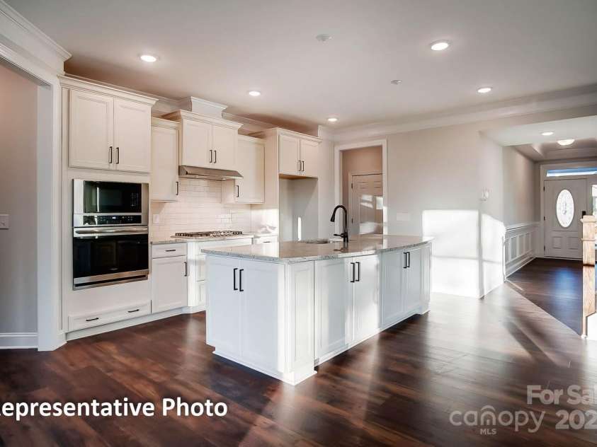 106 Inneswood Lane, Mooresville, NC 28115.  MLS# CAR4256047, YatesRealty ID 13862. 