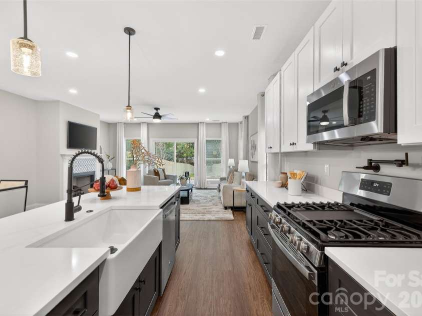 3219 Credenza Road, Charlotte, NC 28208.  MLS# CAR4363734, YatesRealty ID 13862. 