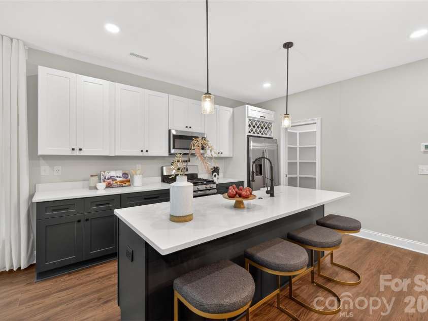 3219 Credenza Road, Charlotte, NC 28208.  MLS# CAR4363734, YatesRealty ID 13862. 