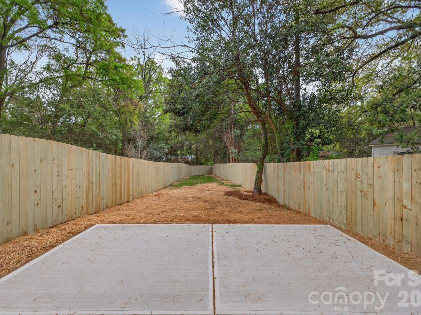 3219 Credenza Road, Charlotte, NC 28208.  MLS# CAR4363734, YatesRealty ID 13862. 