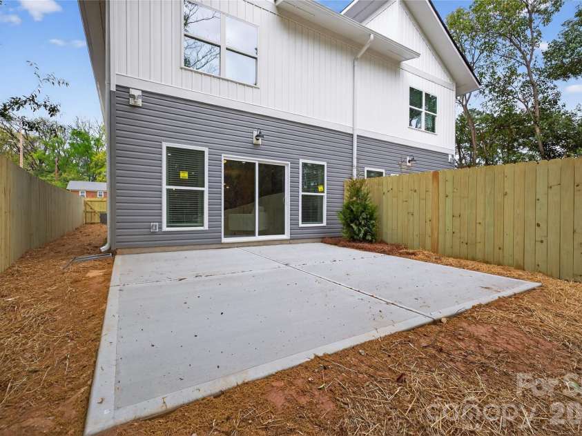 3219 Credenza Road, Charlotte, NC 28208.  MLS# CAR4363734, YatesRealty ID 13862. 