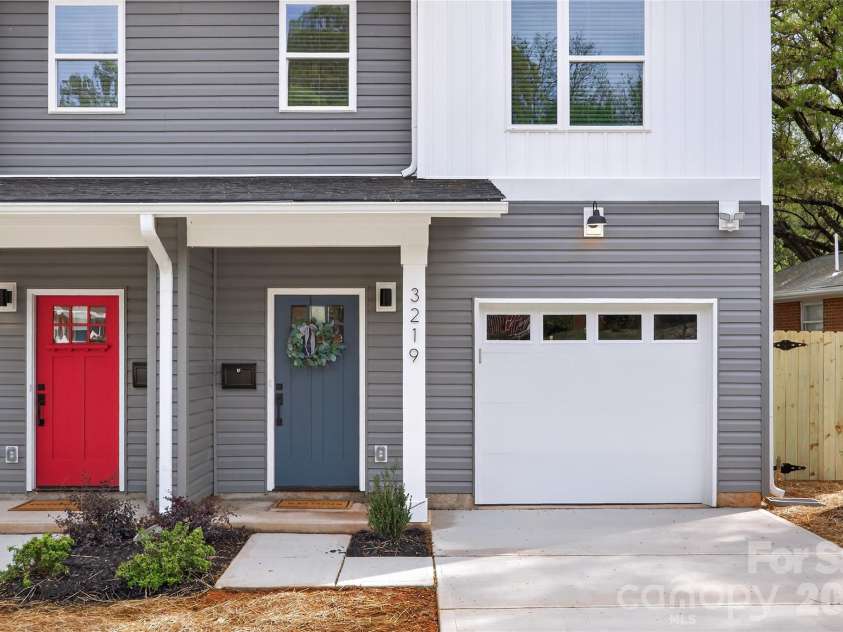 3219 Credenza Road, Charlotte, NC 28208.  MLS# CAR4363734, YatesRealty ID 13862. 