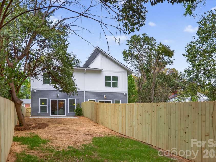 3219 Credenza Road, Charlotte, NC 28208.  MLS# CAR4363734, YatesRealty ID 13862. 