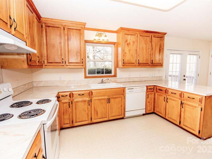 3309 Broad Street, Statesville, NC 28625.  MLS# CAR4291765, YatesRealty ID 13864. 