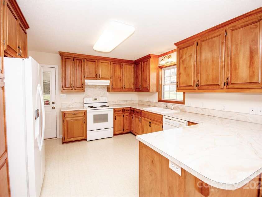 3309 Broad Street, Statesville, NC 28625.  MLS# CAR4291765, YatesRealty ID 13864. 