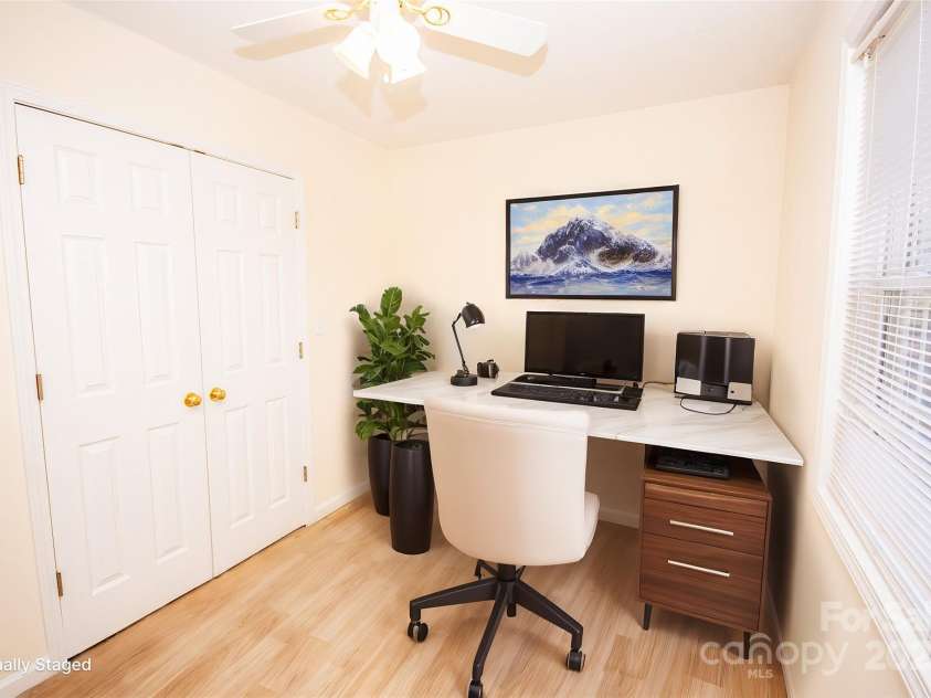 3309 Broad Street, Statesville, NC 28625.  MLS# CAR4291765, YatesRealty ID 13864. 