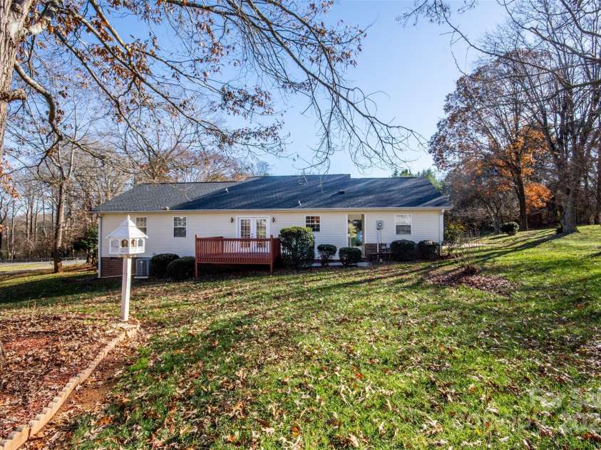 3309 Broad Street, Statesville, NC 28625.  MLS# CAR4291765, YatesRealty ID 13864. 