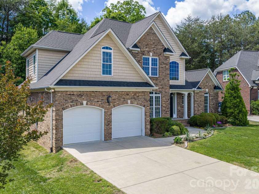 4012 Saint Andrews Court, Cramerton, NC 28032.  MLS# CAR4372411, YatesRealty ID 13864. 