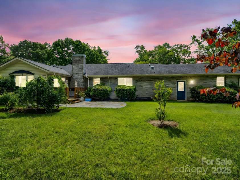 209 Daniel Drive, Hendersonville, NC 28739.  MLS# CAR4253931, YatesRealty ID 13866. 
