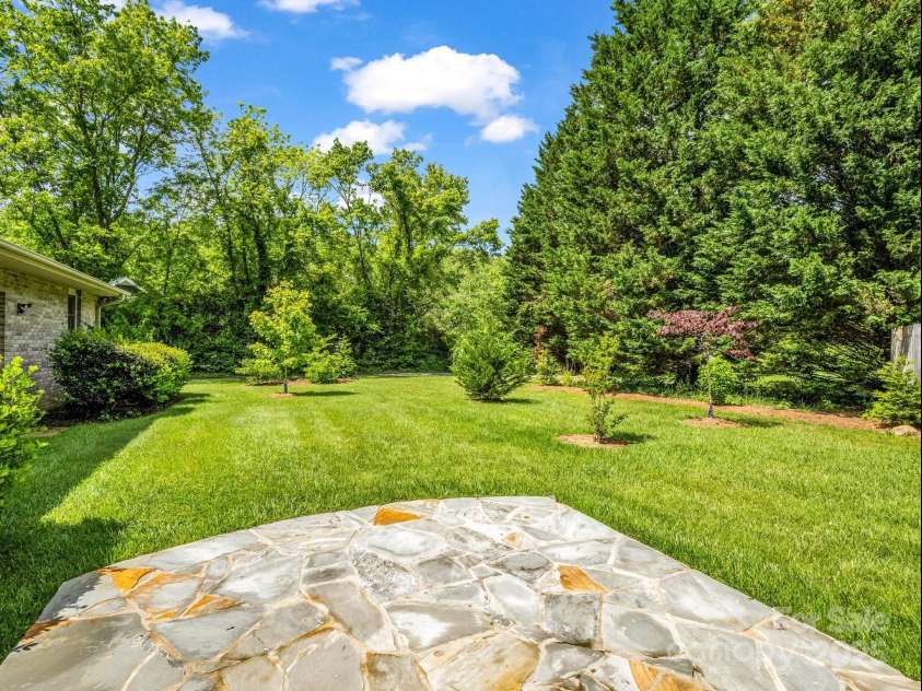 209 Daniel Drive, Hendersonville, NC 28739.  MLS# CAR4253931, YatesRealty ID 13866. 