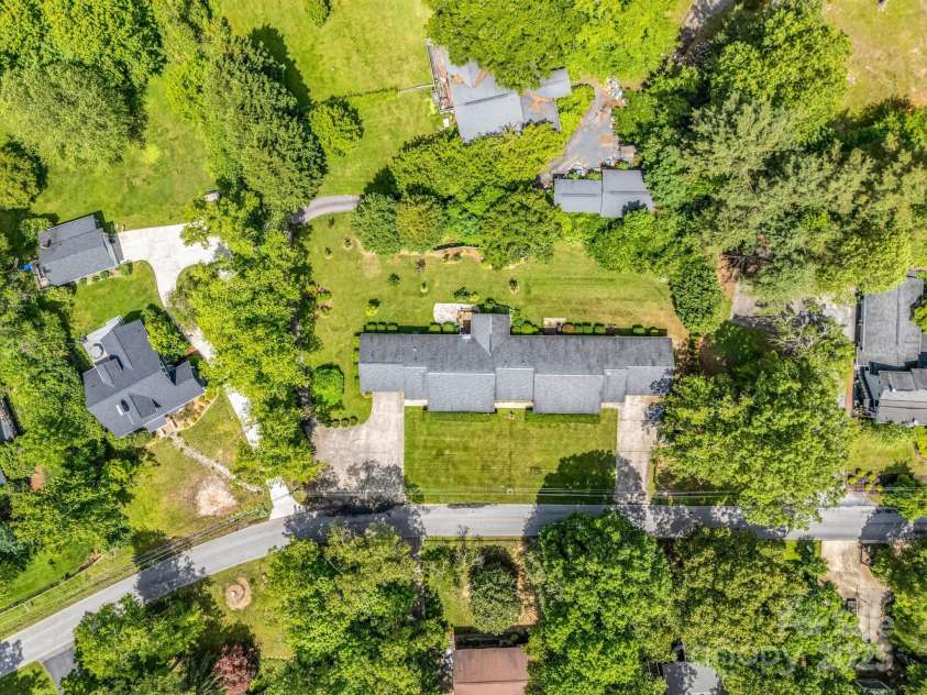 209 Daniel Drive, Hendersonville, NC 28739.  MLS# CAR4253931, YatesRealty ID 13866. 