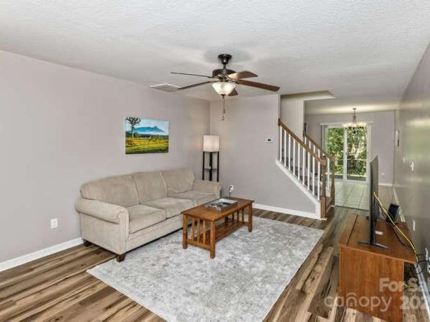 43 Sunny Meadows Boulevard, Arden, NC 28704.  MLS# CAR4249909, YatesRealty ID 13867. 