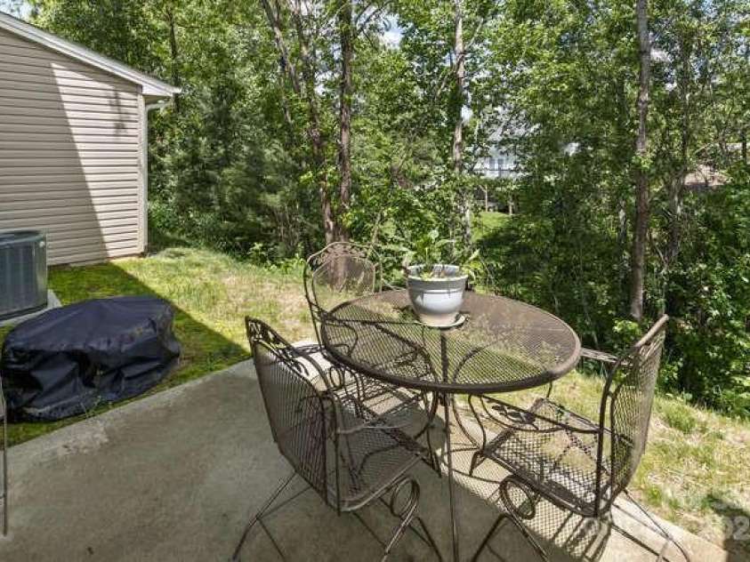 43 Sunny Meadows Boulevard, Arden, NC 28704.  MLS# CAR4249909, YatesRealty ID 13867. 