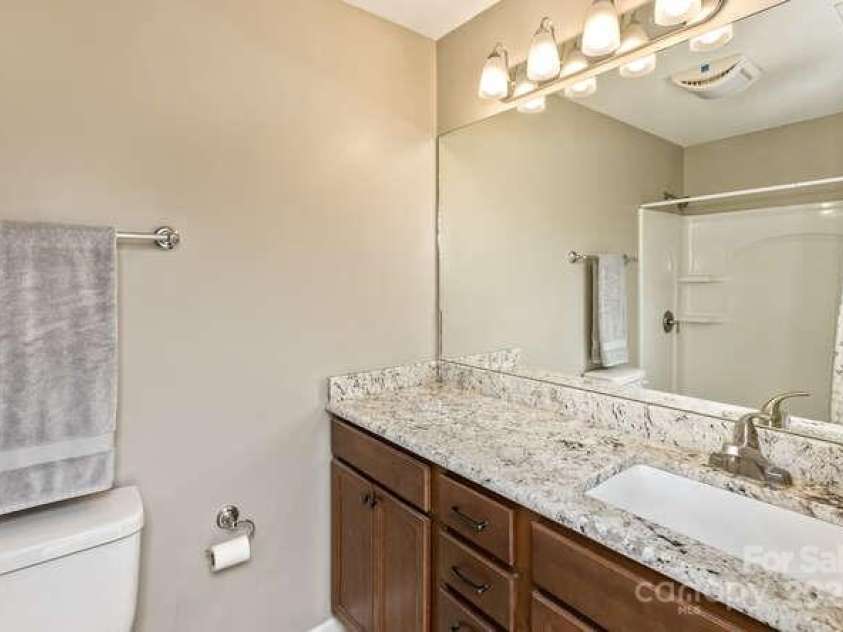 43 Sunny Meadows Boulevard, Arden, NC 28704.  MLS# CAR4249909, YatesRealty ID 13867. En suite bath for the primary suite! Natural stone counters.
