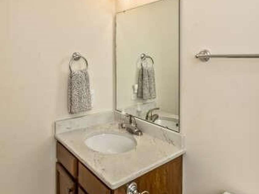 43 Sunny Meadows Boulevard, Arden, NC 28704.  MLS# CAR4249909, YatesRealty ID 13867. Full guest bathroom upstairs