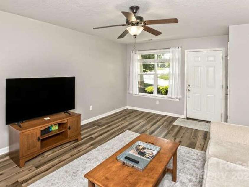 43 Sunny Meadows Boulevard, Arden, NC 28704.  MLS# CAR4249909, YatesRealty ID 13867. Plenty of natural light to welcome you home.