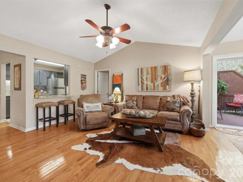 155 Glen Burney Lane, Blowing Rock, NC 28605.  MLS# CAR4372363, YatesRealty ID 13869. 