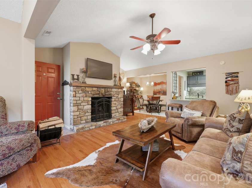 155 Glen Burney Lane, Blowing Rock, NC 28605.  MLS# CAR4372363, YatesRealty ID 13869. 