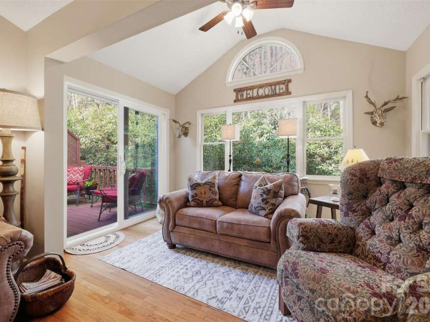 155 Glen Burney Lane, Blowing Rock, NC 28605.  MLS# CAR4372363, YatesRealty ID 13869. 