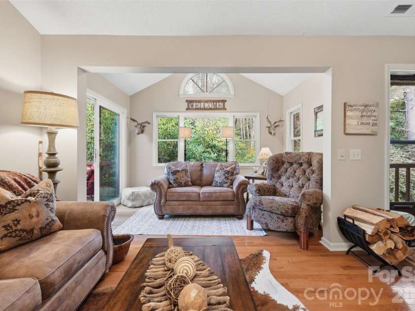 155 Glen Burney Lane, Blowing Rock, NC 28605.  MLS# CAR4372363, YatesRealty ID 13869. 