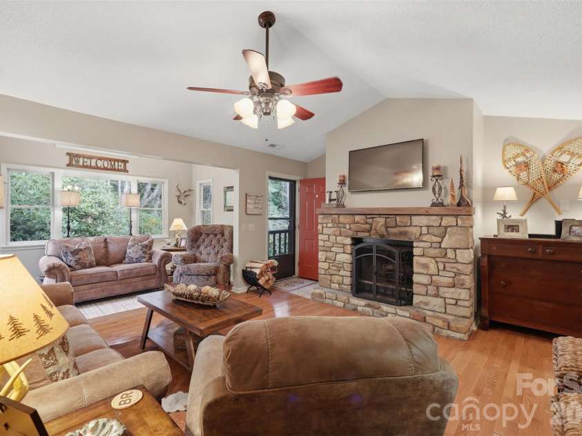 155 Glen Burney Lane, Blowing Rock, NC 28605.  MLS# CAR4372363, YatesRealty ID 13869. 