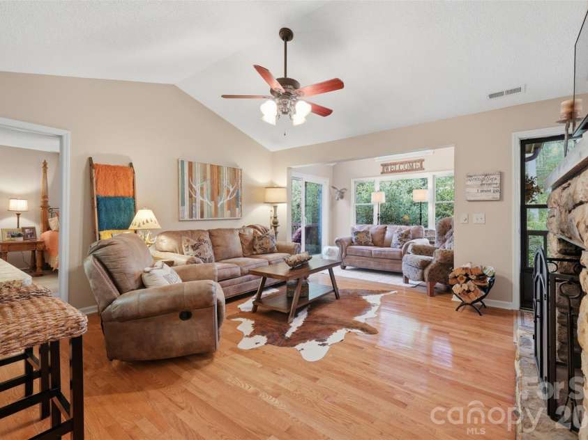 155 Glen Burney Lane, Blowing Rock, NC 28605.  MLS# CAR4372363, YatesRealty ID 13869. 