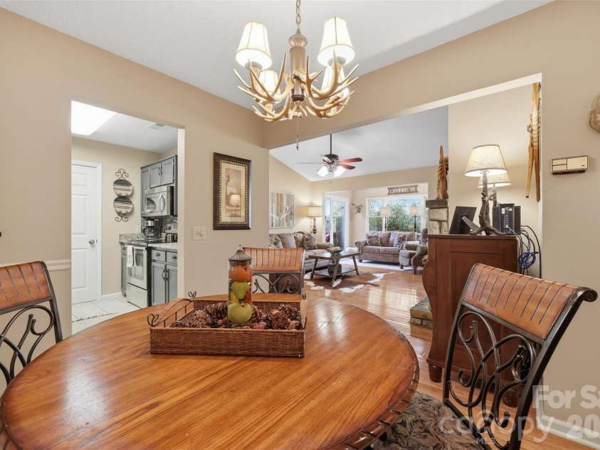 155 Glen Burney Lane, Blowing Rock, NC 28605.  MLS# CAR4372363, YatesRealty ID 13869. 