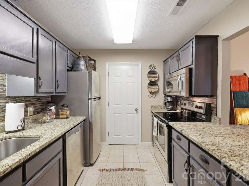 155 Glen Burney Lane, Blowing Rock, NC 28605.  MLS# CAR4372363, YatesRealty ID 13869. 