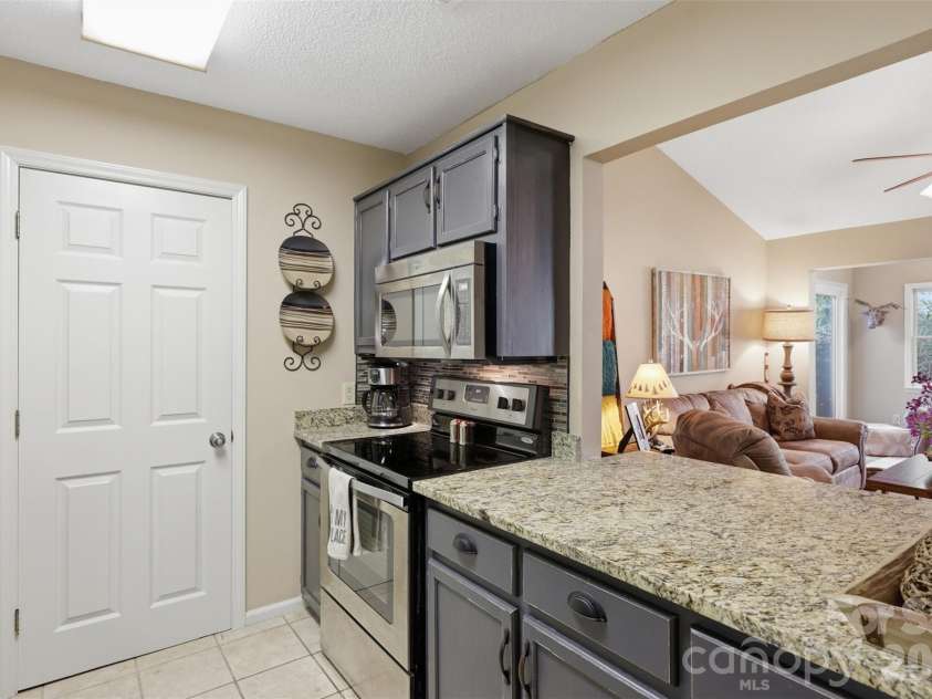 155 Glen Burney Lane, Blowing Rock, NC 28605.  MLS# CAR4372363, YatesRealty ID 13869. 