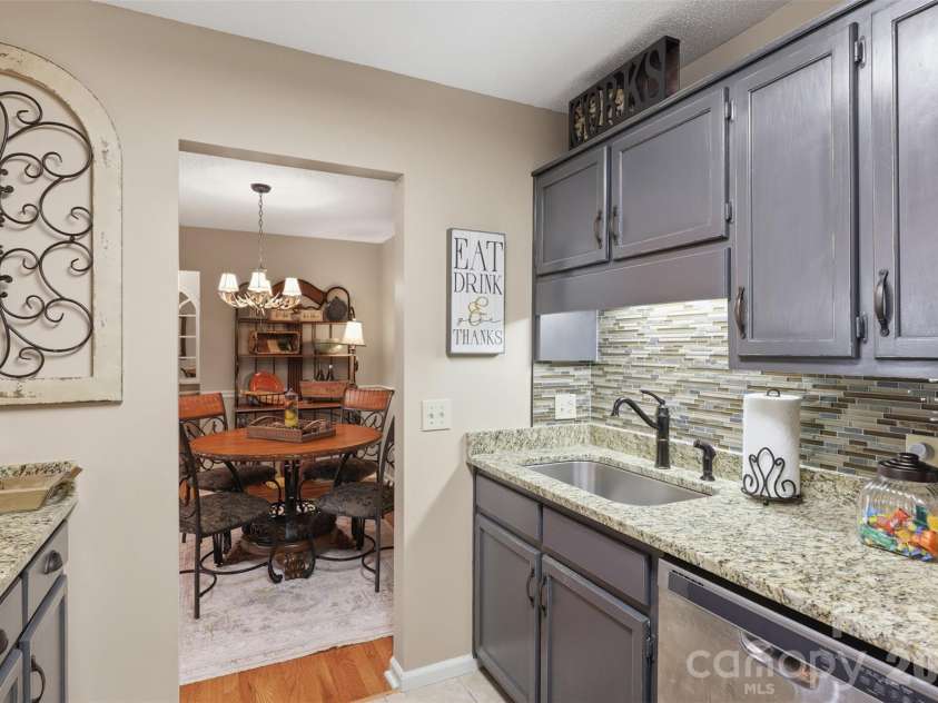 155 Glen Burney Lane, Blowing Rock, NC 28605.  MLS# CAR4372363, YatesRealty ID 13869. 
