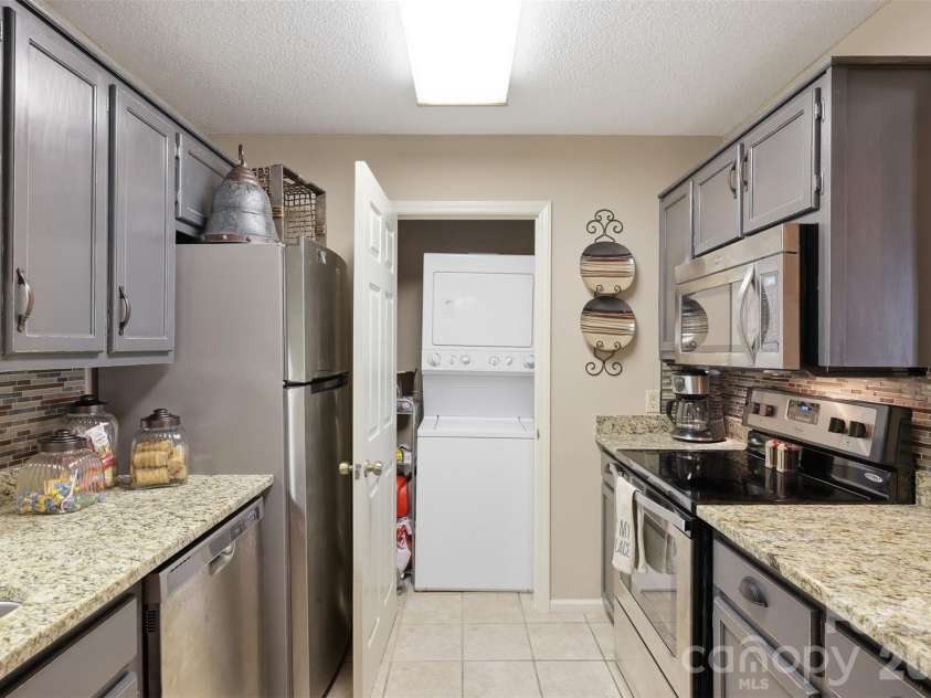 155 Glen Burney Lane, Blowing Rock, NC 28605.  MLS# CAR4372363, YatesRealty ID 13869. 