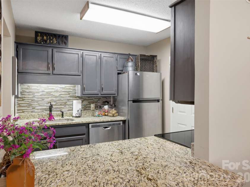155 Glen Burney Lane, Blowing Rock, NC 28605.  MLS# CAR4372363, YatesRealty ID 13869. 
