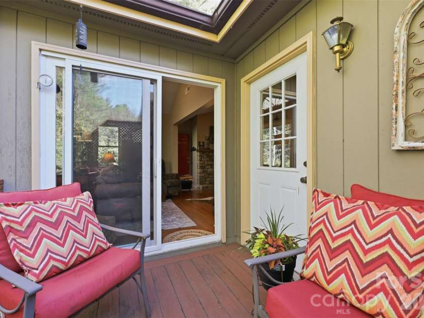 155 Glen Burney Lane, Blowing Rock, NC 28605.  MLS# CAR4372363, YatesRealty ID 13869. 