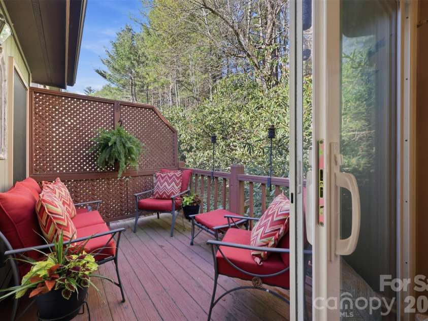 155 Glen Burney Lane, Blowing Rock, NC 28605.  MLS# CAR4372363, YatesRealty ID 13869. 