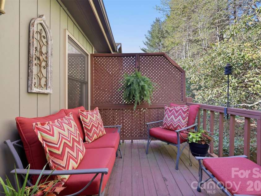 155 Glen Burney Lane, Blowing Rock, NC 28605.  MLS# CAR4372363, YatesRealty ID 13869. 