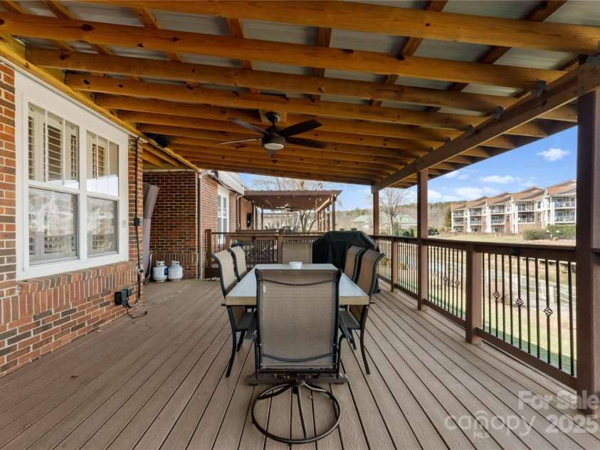 18409 Harborside Drive, Cornelius, NC 28031.  MLS# CAR4223654, YatesRealty ID 13869. 