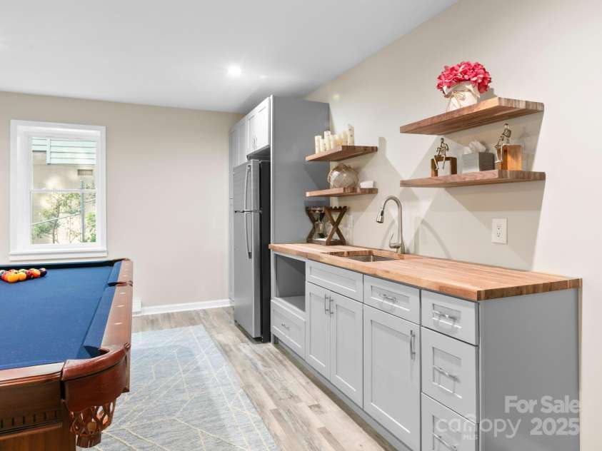 139 Kammerer Drive, Waynesville, NC 28785.  MLS# CAR4302164, YatesRealty ID 1387. Den